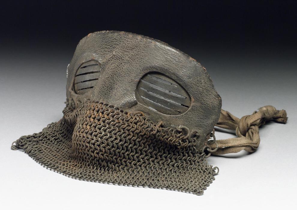 Первая маска первой помощи. Маска танкиста первой мировой войны. Кольчужные маски 1 мировой. Кольчужная маска танкиста. Защитные маски первой мировой.