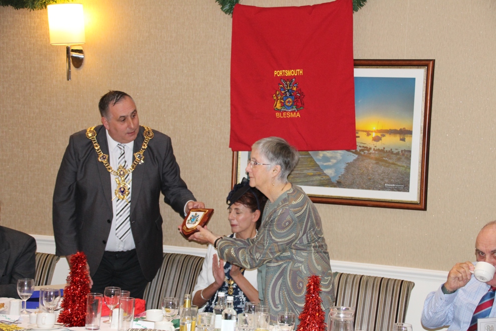 Shield Presented by the Lord Mayor of Portsmouth.JPG